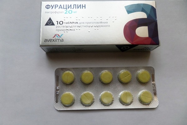 Полоскание горла фурацилином при тонзиллите